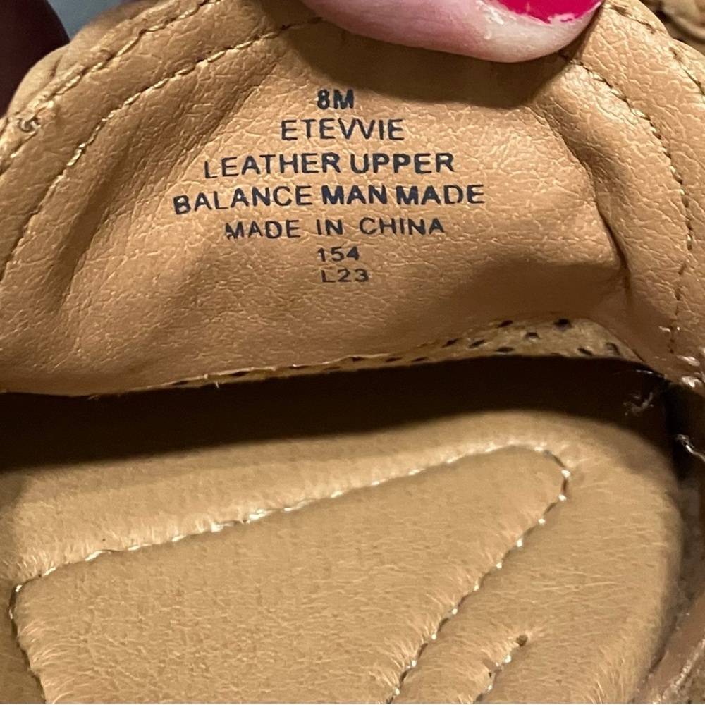 Women’s’s Tan loafers - Picture 4 of 4